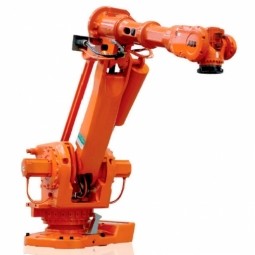 Robot Saves Money and Time for US Custom Molding Company